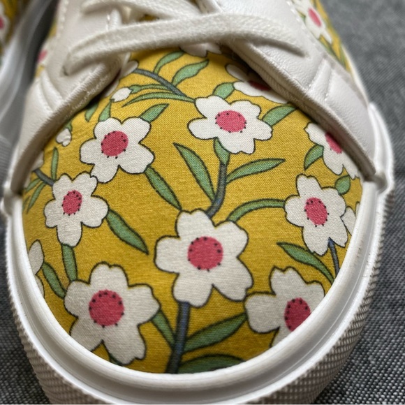 RESTRICTED White Floral Print Canvas Lace Sneakers Size 9.5 - Picture 9 of 15